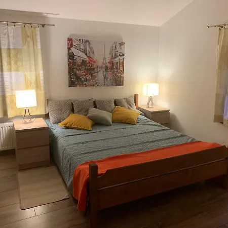 Podwarszawskie Apartmán Stara Wies (Pruszkow)
